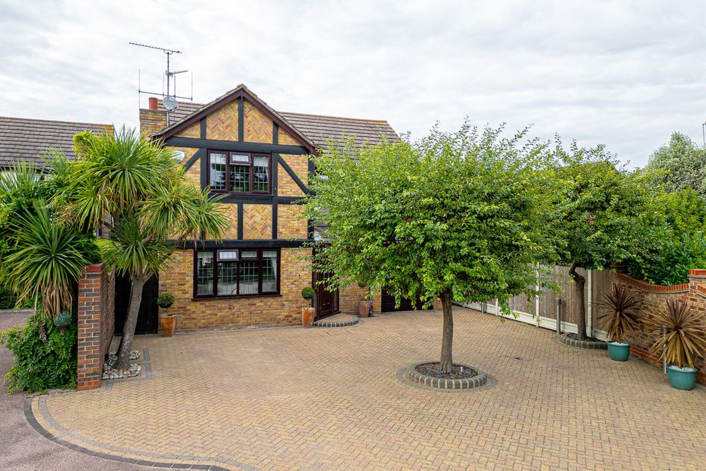 Property photo 1 of 30