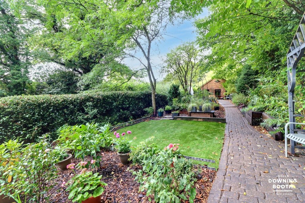 Property photo 2 of 40