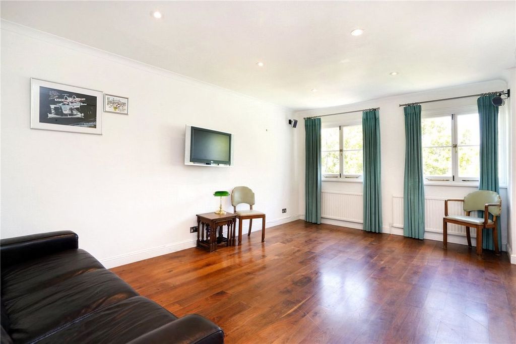 Property photo 2 of 10