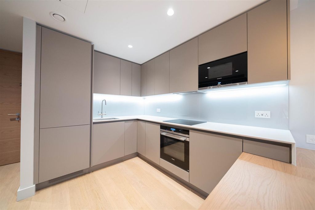 Property photo 3 of 8 407 Kitchen.Jpg