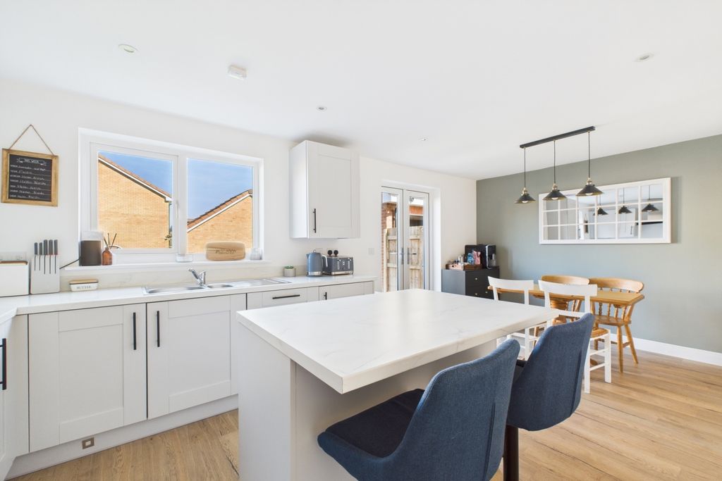 Property photo 2 of 16 Kitchen Diner