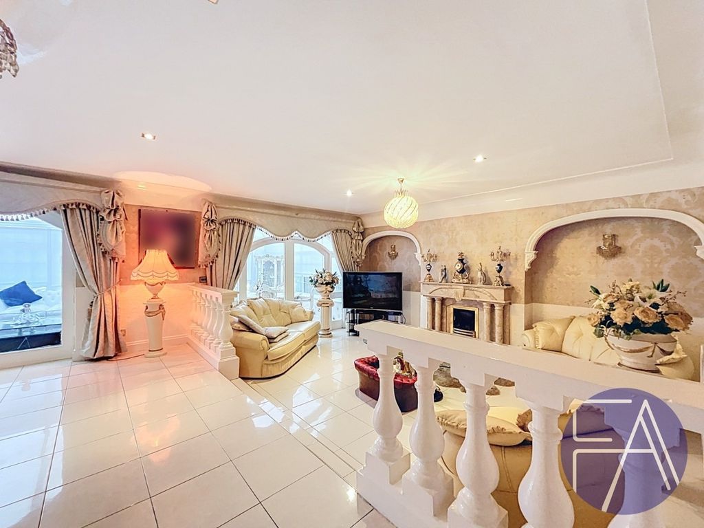 Property photo 3 of 33 4600774