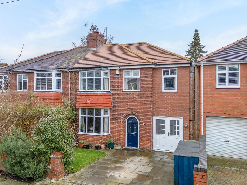 Property photo 1 of 19 Front (Exterior)