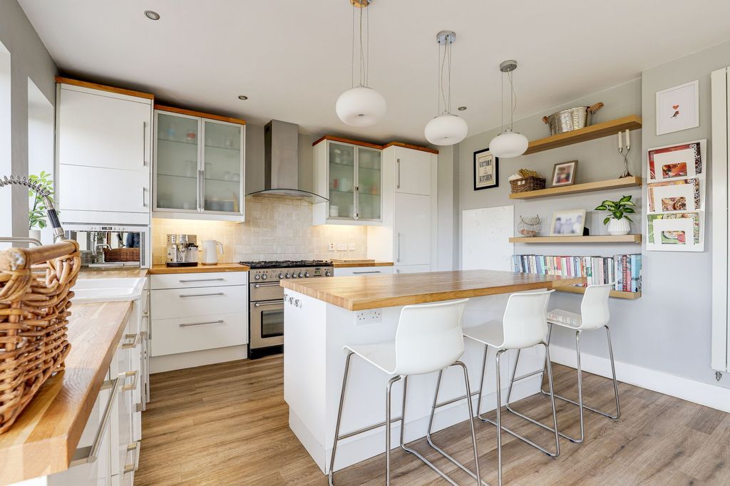 Property photo 3 of 39