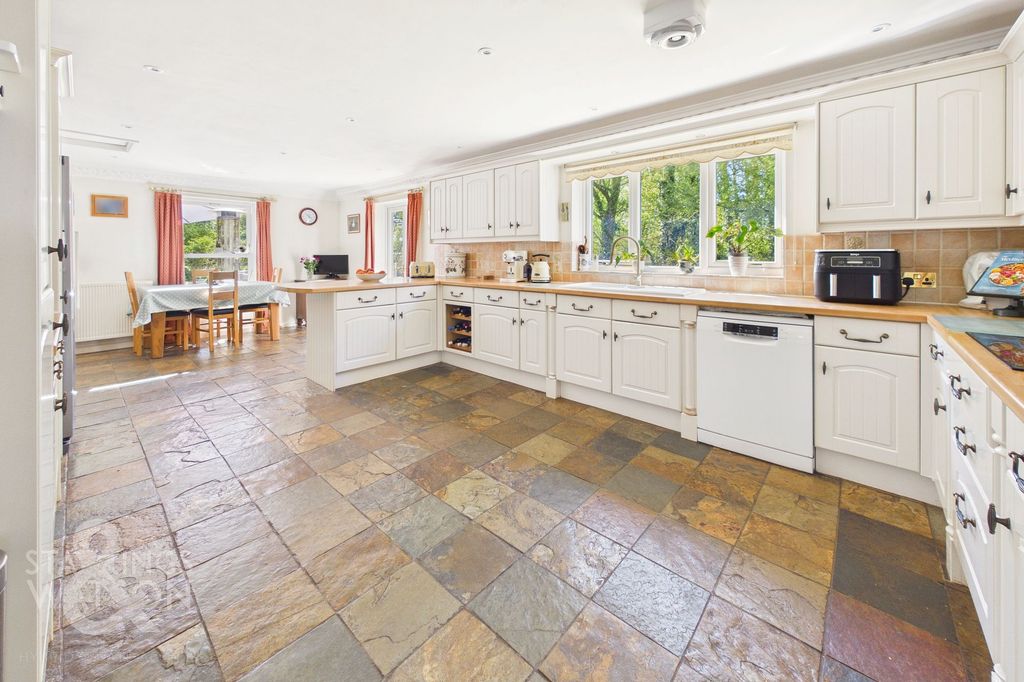 Property photo 2 of 43