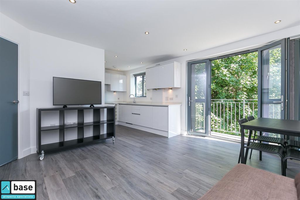 Property photo 1 of 7 Lounge