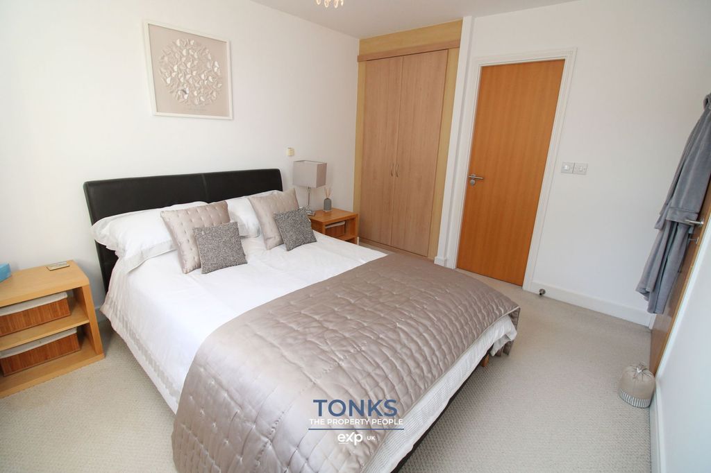 Property photo 2 of 9