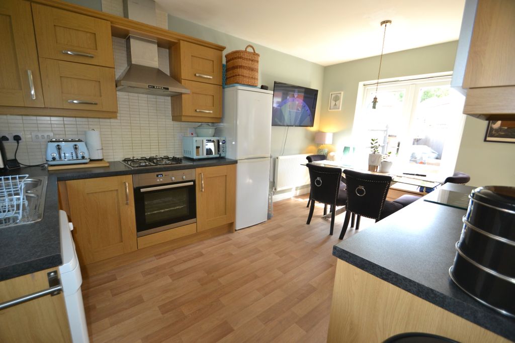 Property photo 3 of 16 Kitchen Dining Room
