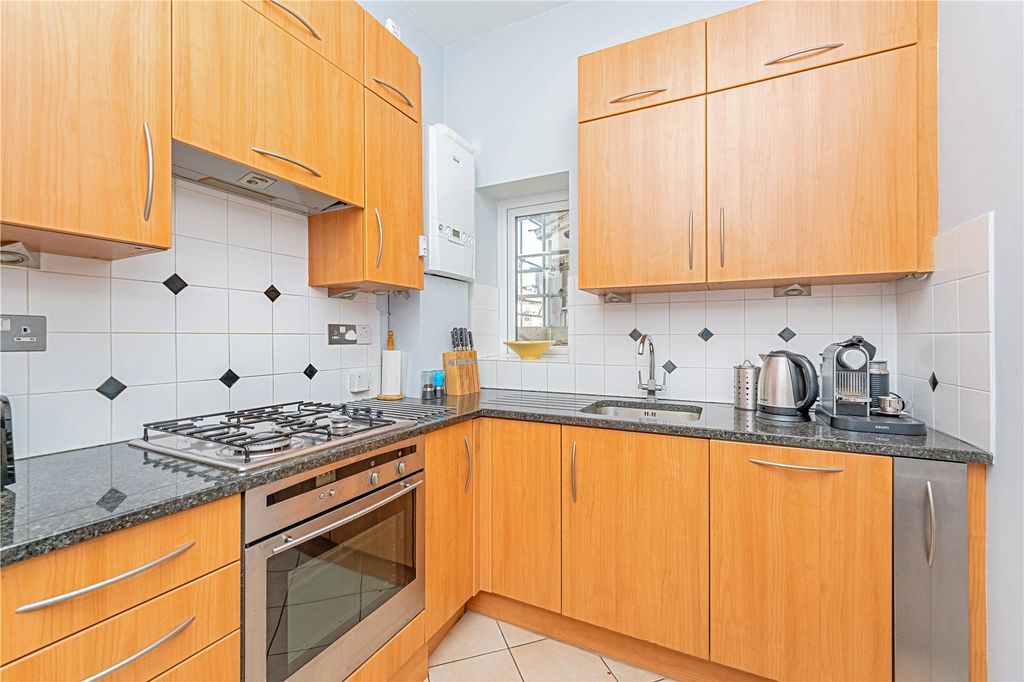 Property photo 3 of 12 Kitchen
