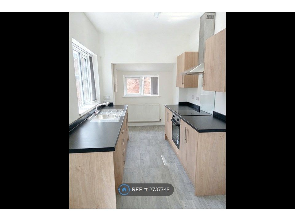 Property photo 1 of 11 Newly Fitted Kitchen With Electric Oven And Hob