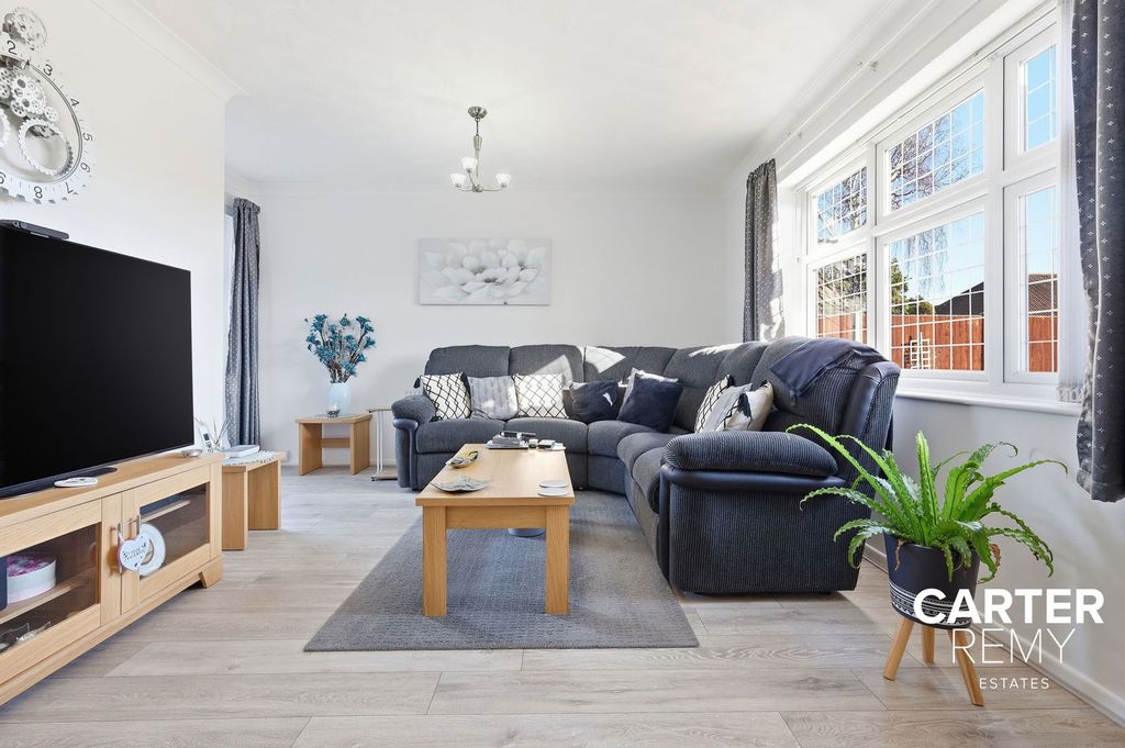 Property photo 2 of 28