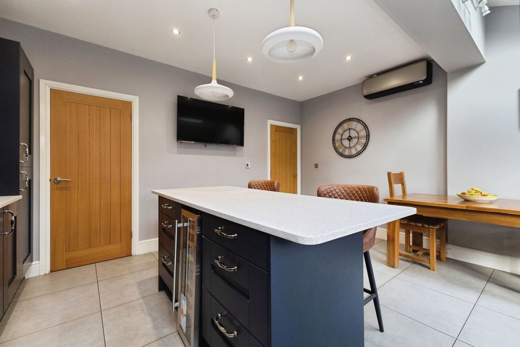 Property photo 3 of 21 Pbox-Img.Jpg