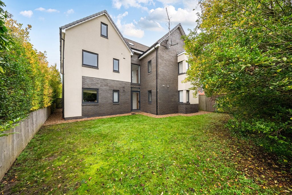 Property photo 1 of 12 1389298-4-693Bf4F...