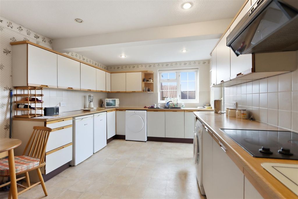 Property photo 3 of 19 Kitchen/Diner 2