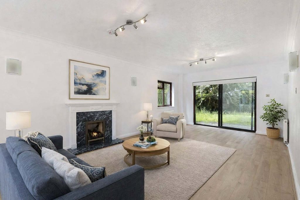 Property photo 2 of 8 Picture No. 17