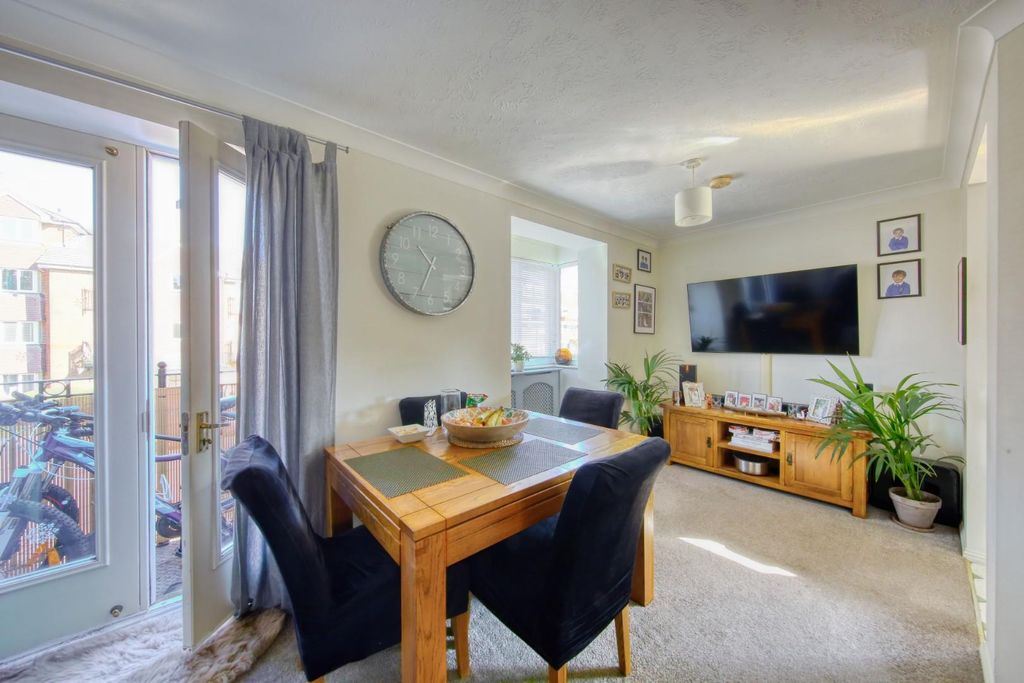 Property photo 2 of 9 41_Jemmett_Close_Image6_19745_4.Jpg