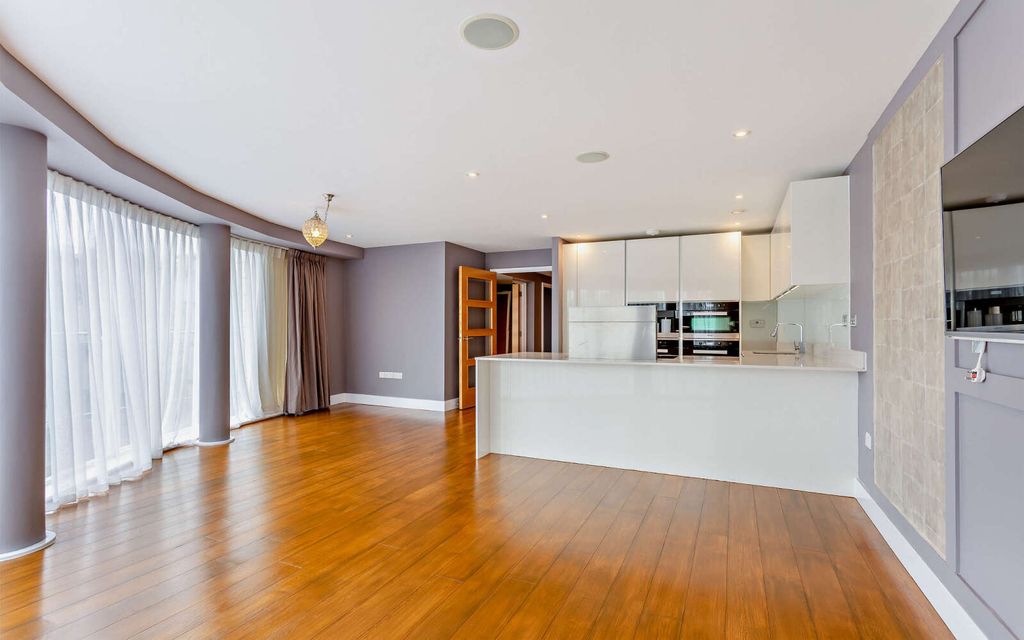 Property photo 3 of 20 Living Room