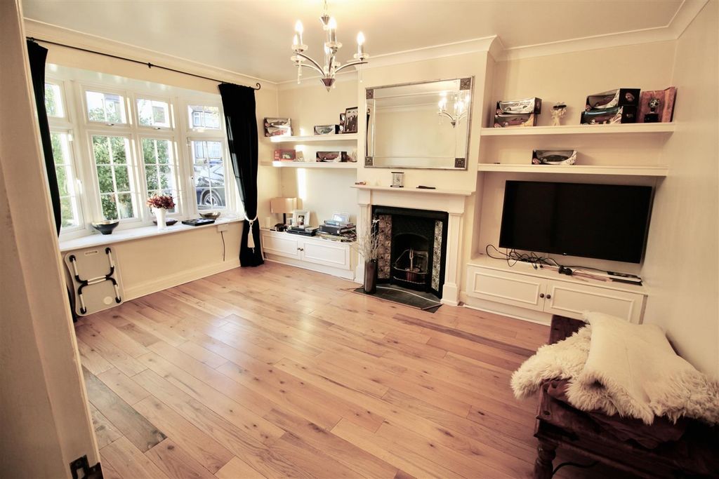 Property photo 2 of 8 Lounge