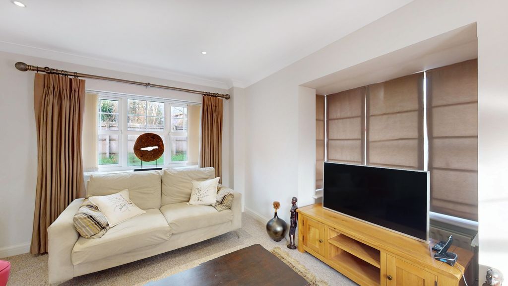 Property photo 3 of 15 4800413