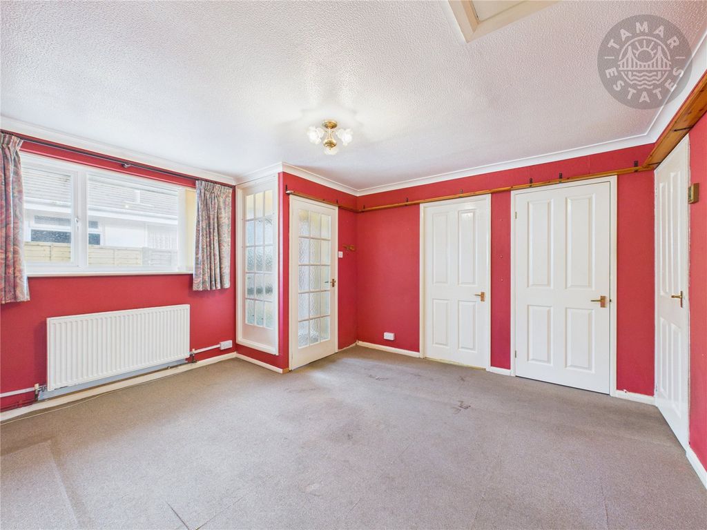 Property photo 2 of 12 Entrance Hallway