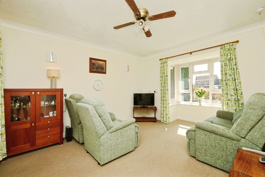 Property photo 2 of 12