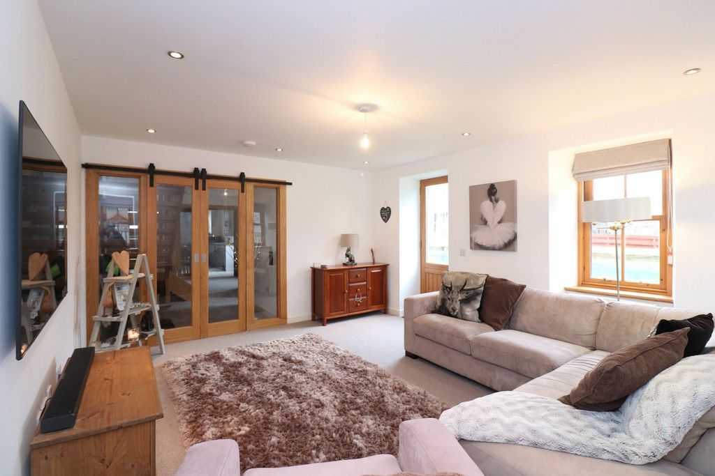 Property photo 1 of 30