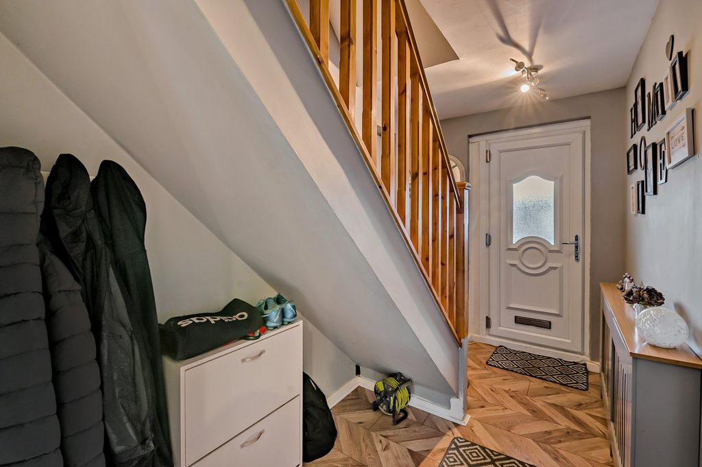 Property photo 2 of 40