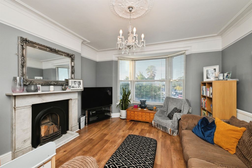 Property photo 2 of 17