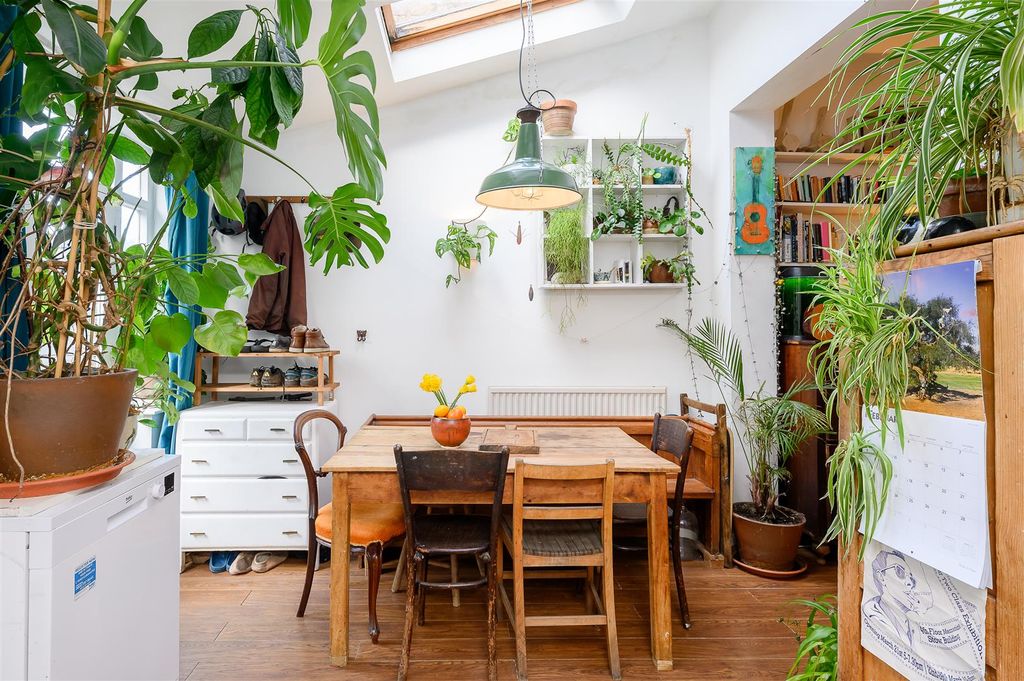 Property photo 3 of 17 Dining