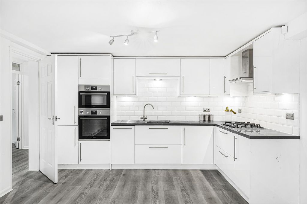 Property photo 3 of 18 3