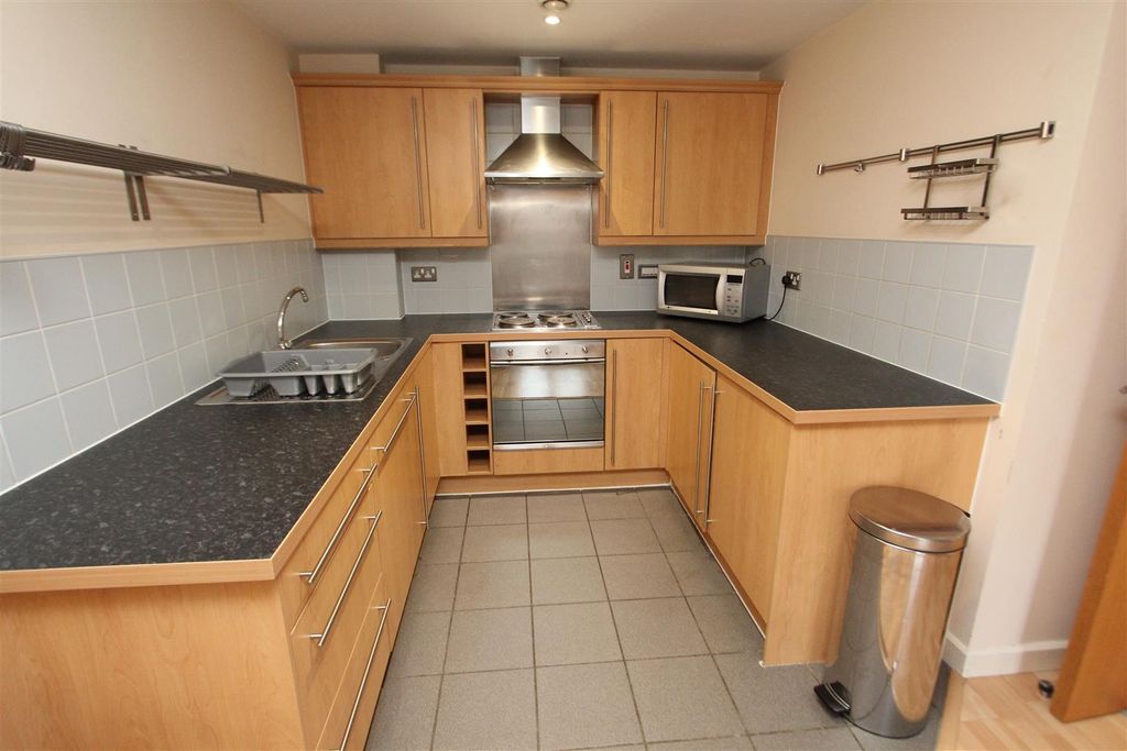 Property photo 2 of 8 Kitchen.Jpg