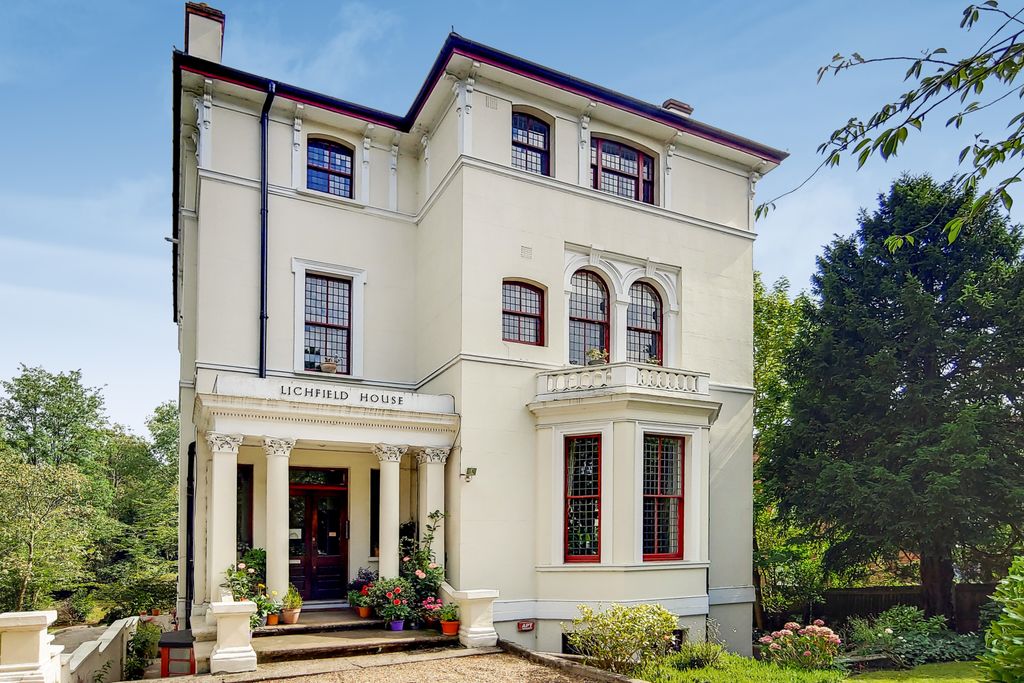 Property photo 1 of 12