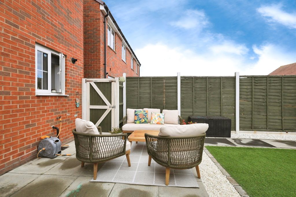 Property photo 2 of 17