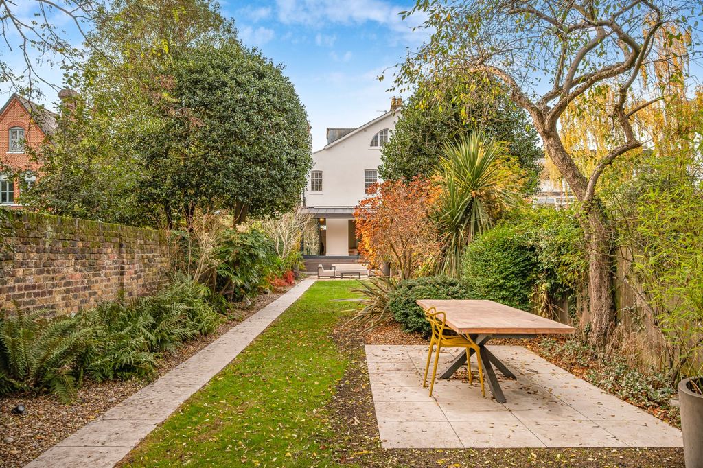 Property photo 2 of 24