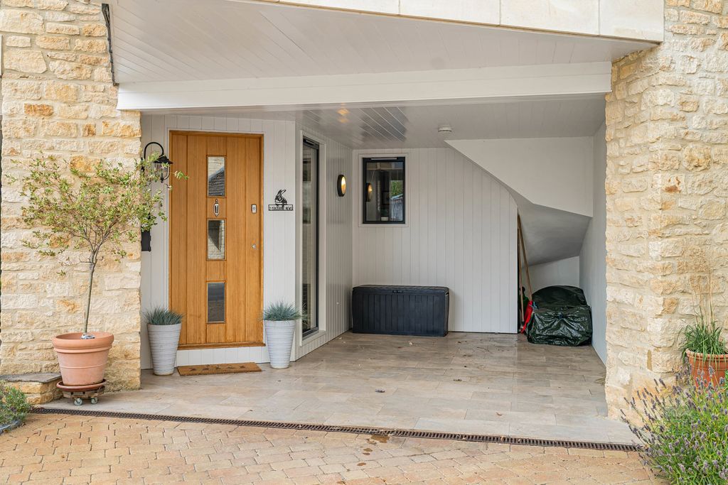 Property photo 2 of 26 Entrace