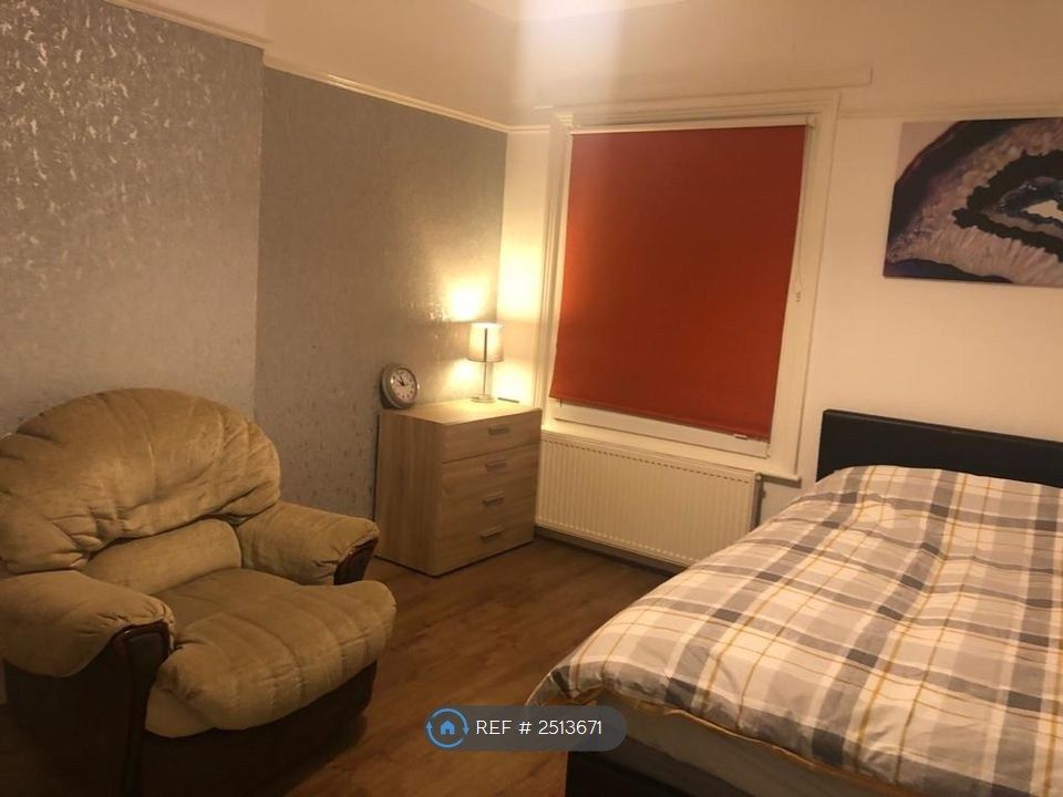 Property photo 3 of 12 Room-5