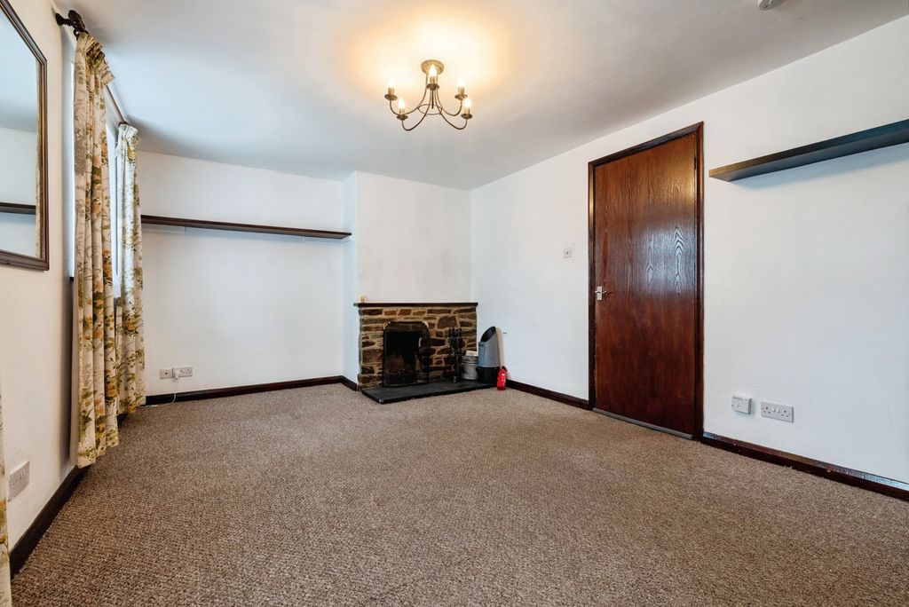 Property photo 3 of 17 Photo