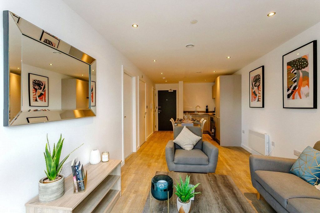 Property photo 2 of 8 Picture No. 13