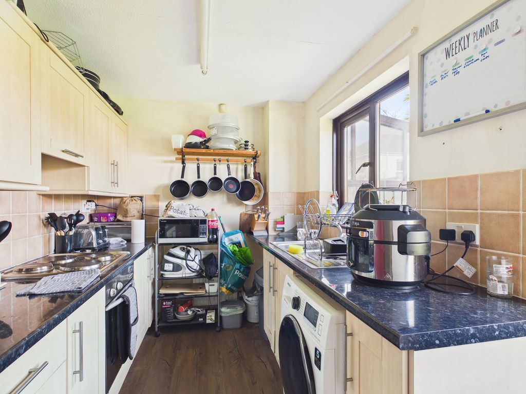 Property photo 2 of 11 Kitchen