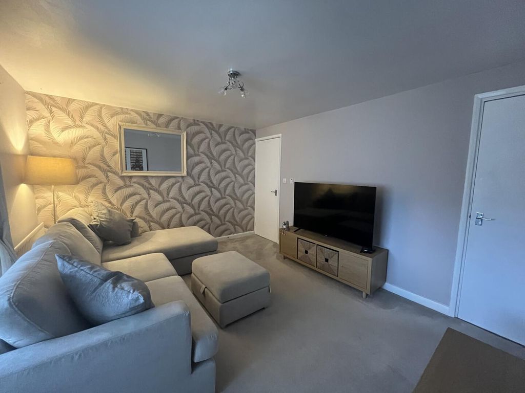 Property photo 2 of 11 Living Room