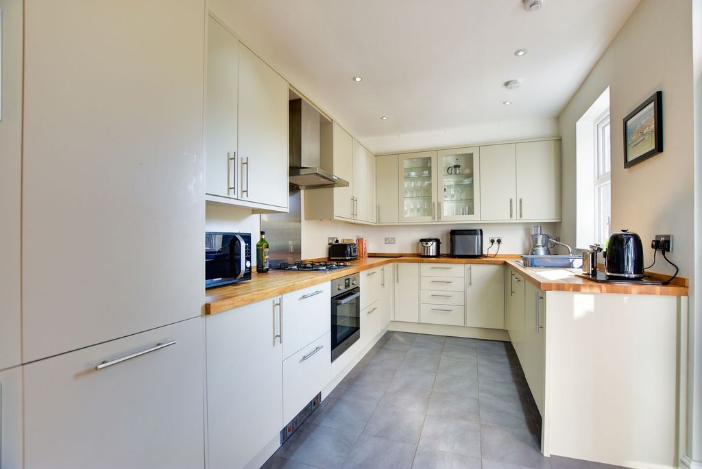 Property photo 1 of 30