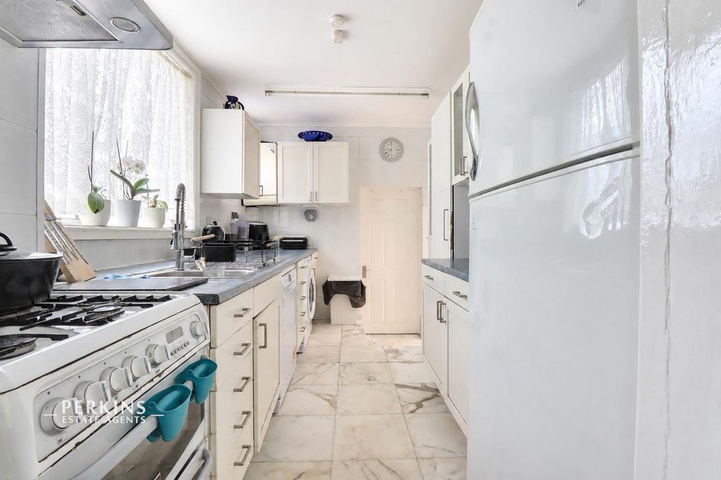 Property photo 3 of 13 Kitchen.Png