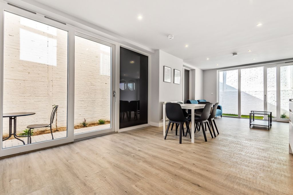 Property photo 2 of 17 778140 (11)