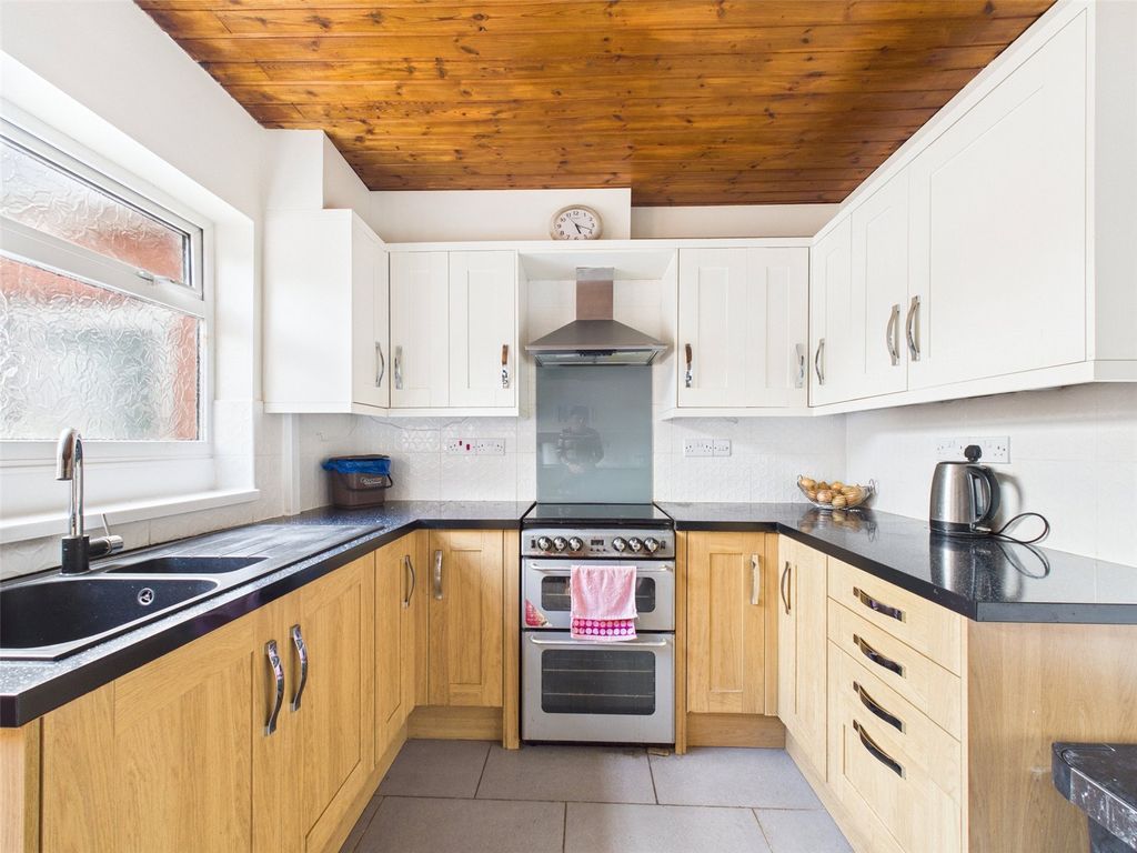 Property photo 2 of 14 Picture No. 18