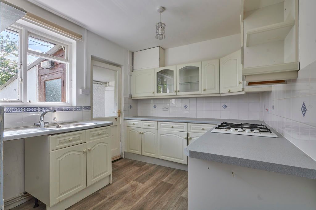 Property photo 2 of 12 Kitchen