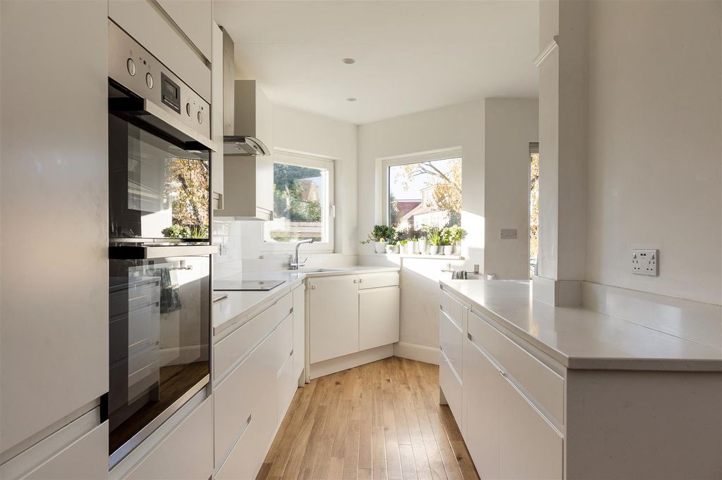 Property photo 3 of 64 Bourne Gardens, E4