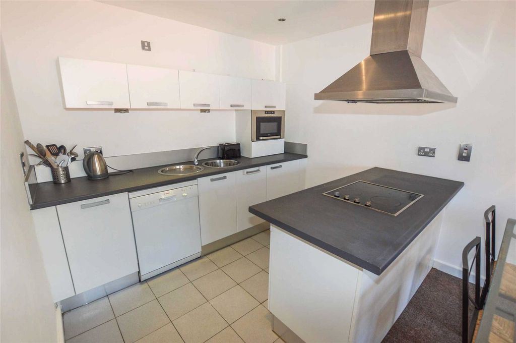 Property photo 3 of 12 Picture No. 04