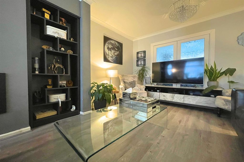 Property photo 3 of 17 Lounge/Diner