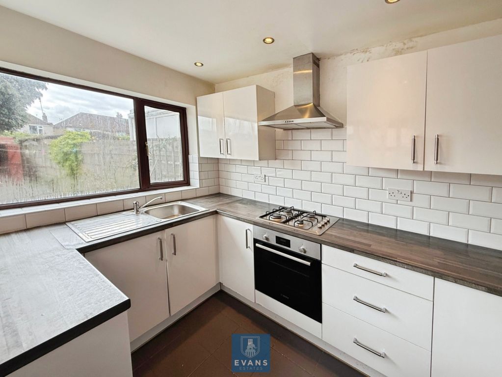 Property photo 2 of 18 Kitchen