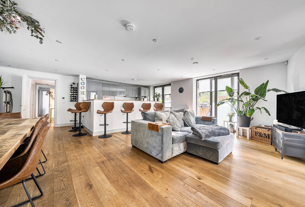 Property photo 2 of 17 1298690-3-68471E6...